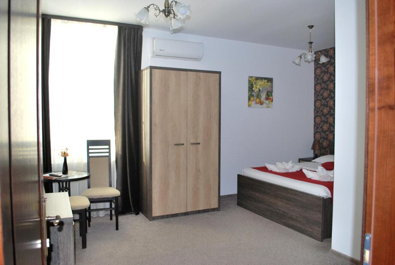 Auberge de jeunesse Harmonie Rădăuţi Extérieur photo